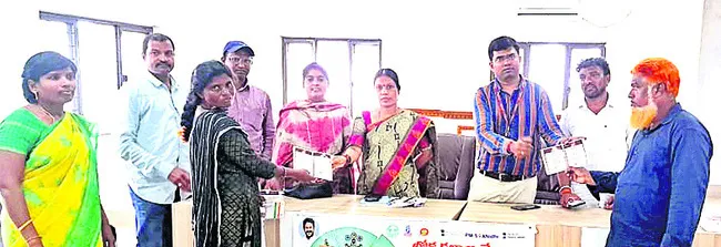 వీధి వ్యాపారులకు మళ్లీ రుణాలు
