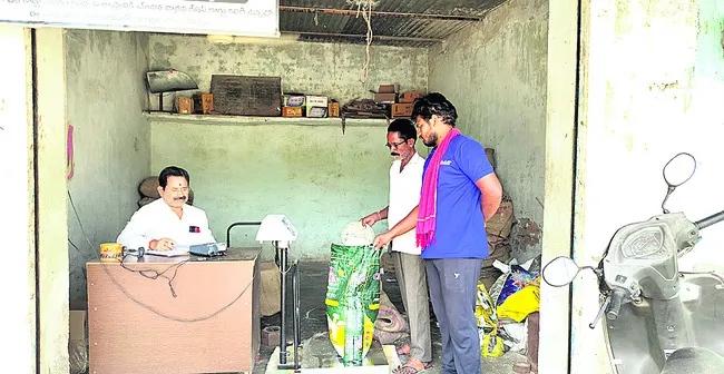 ఈకేవైసీ పూర్తయితేనే ‘రేషన్‌’