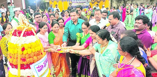 సంస్కృతికి ప్రతీక బతుకమ్మ