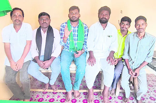 ఆదివాసీలకు అవకాశం కల్పించాలి

