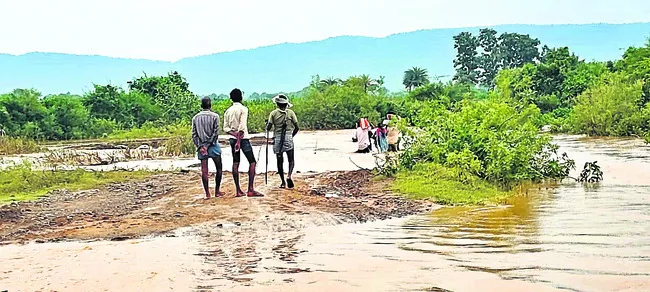వాగు దాటితేనే ఊరికి..