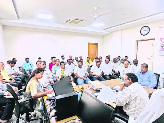 బ్యాంక్‌ గ్యారెంటీ, అగ్రిమెంట్లు సమర్పించండి