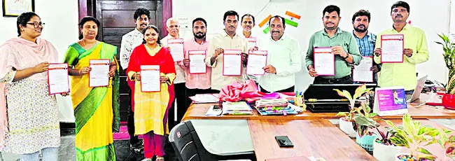 క్రీడాపోటీల బ్రోచర్‌ ఆవిష్కరణ 