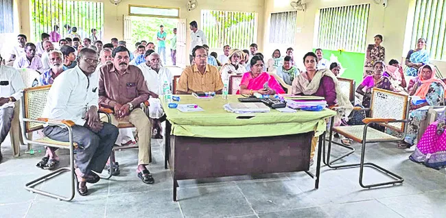 రైతులందరికీ యూరియా అందిస్తాం 