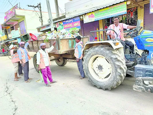 వేతనాల కోసం ఎదురుచూపు