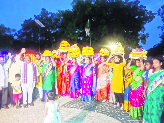 బుద్ధవనంలో బతుకమ్మ సంబరాలు