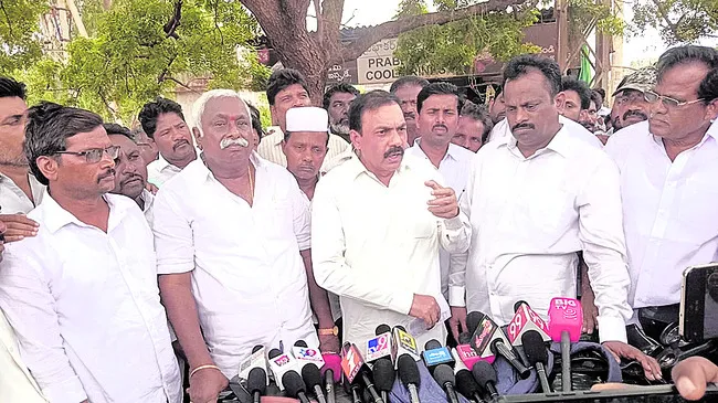 పోర్టు సందర్శనేమైనా దేశ ద్రోహమా 