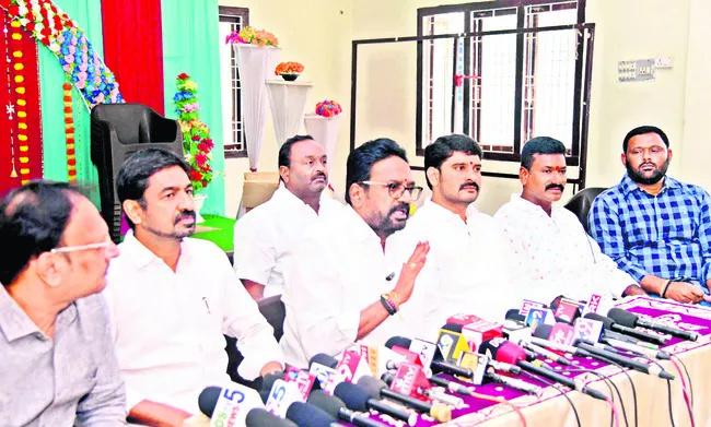 తిరస్కరించిన వారినే.. తీసుకొచ్చారు 