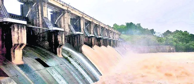 కిన్నెరసాని  నాలుగు గేట్లు ఎత్తివేత