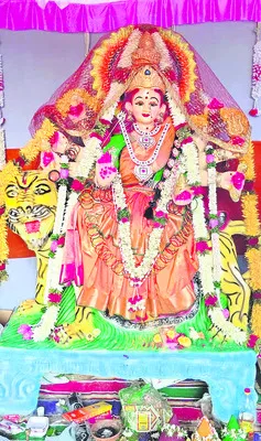 ఊరంతా తొమ్మిది రోజులు నిష్టతో..