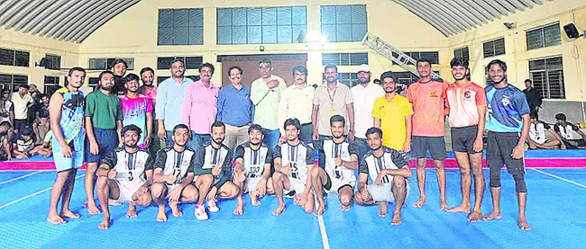 విద్యార్థులు క్రీడలపై దృష్టి సారించాలి