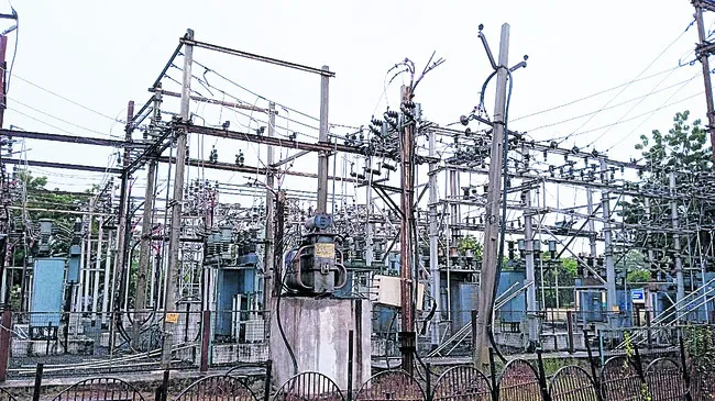 కనెక్షన్ల ఏర్పాటులో నిర్లక్ల్యం! 