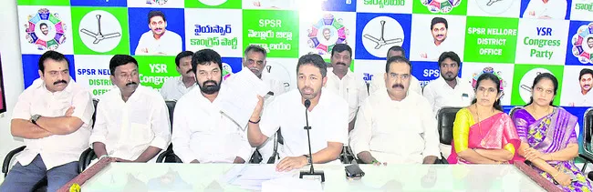 అనుమతిచ్చిన ఇసుక మాఫియా డాన్‌ ఎవరు 