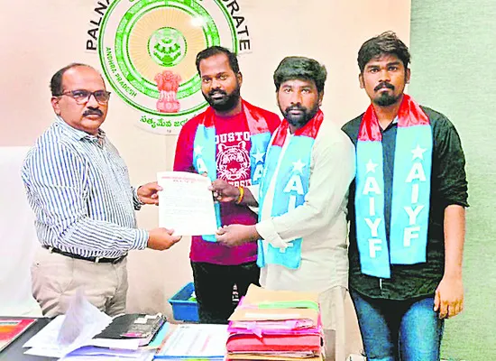 హామీలు వెంటనే అమలుచేయాలి 
