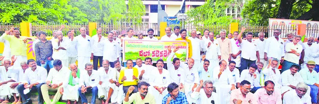 నీళ్ల బాధలు.. ఇంకెన్నాళ్లు? 