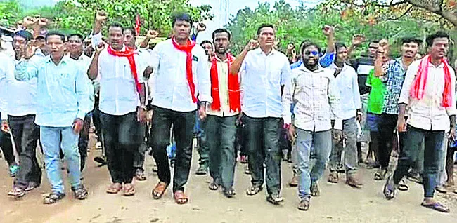 సమ్మగిరిలో కదంతొక్కిన గిరిజనం