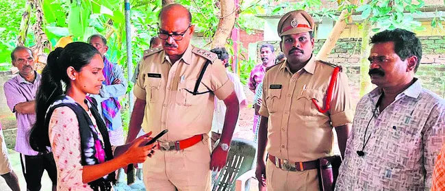 భర్తపై ఎస్సీ, ఎస్టీ అట్రాసిటీ కేసు
