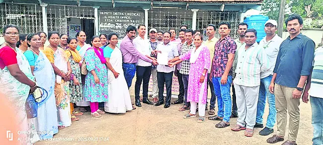సమస్యలు పరిష్కరించాలని వైద్యసిబ్బంది ఆందోళన
