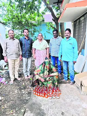 బెల్టు దుకాణాలపై దాడి
