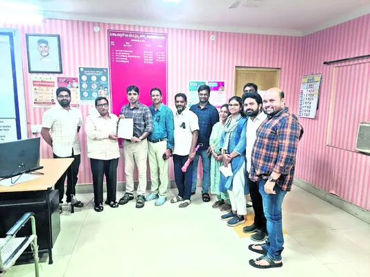 పీహెచ్‌సీ వైద్యుల సమ్మెబాట