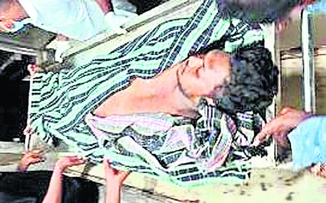 కారు ఢీకొని యువకుడి మృతి