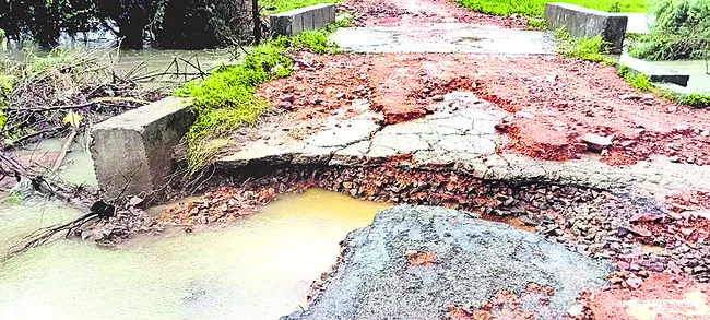 రోడ్లు ఛిద్రం.. ప్రయాణం నరకం
