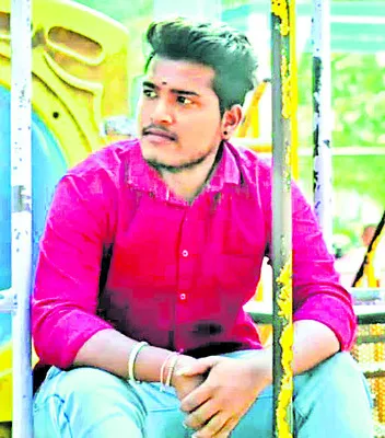 రెండు బైక్‌లు ఢీ..
