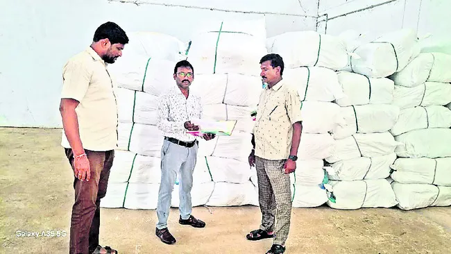 ఎస్‌హెచ్‌జీలకు యూనిఫాం