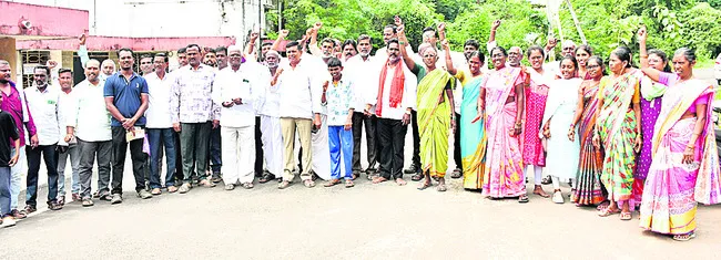 ఎకరాకు రూ.50 లక్షలిస్తేనే భూములిస్తాం..