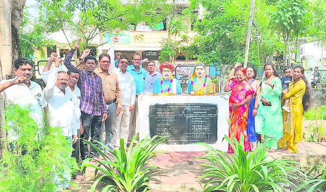 పూలే దంపతులను   ‘భారతరత్న’తో గౌరవించాలి
