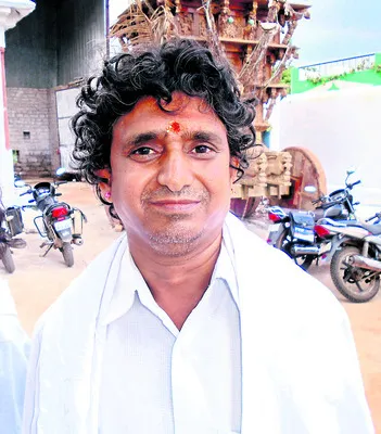 నిష్టతో కట్టుబాట్లను పాటిస్తారు 