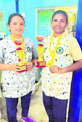 ఏరియా ఉద్యోగులకు బంగారు పతకాలు