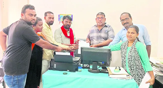 పండుగ అడ్వాన్స్‌ చెల్లించాలని వినతి
