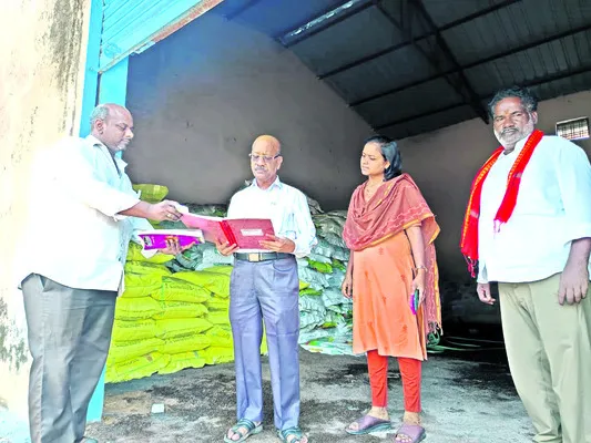 మోతాదుకు మించి యూరియా వాడొద్దు 