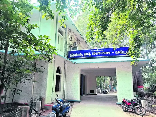 వైద్య కళాశాలలో అడ్మిషన్లు ప్రారంభం