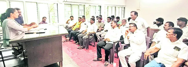 అనుమతించిన ప్రాంతాల్లోనే ధర్నాలు చేయాలి 
