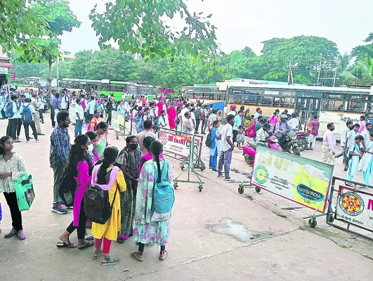 ప్రయాణానికి ప్రయాసలు..! 