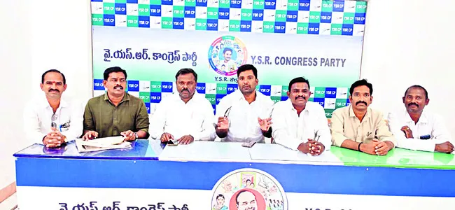 మంత్రి లోకేష్‌ క్షమాపణ చెప్పాలి