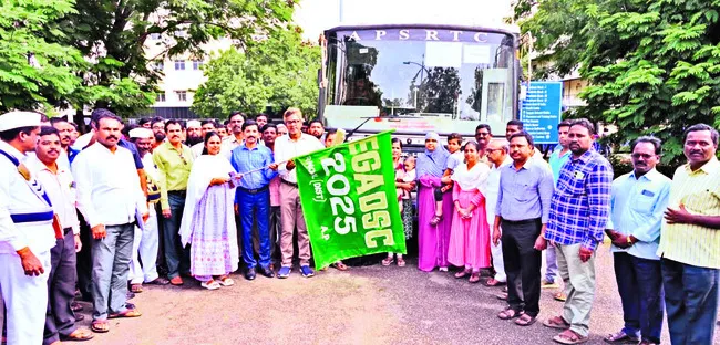 విజయవాడకు బయలుదేరిన కొత్త సారోళ్లు 