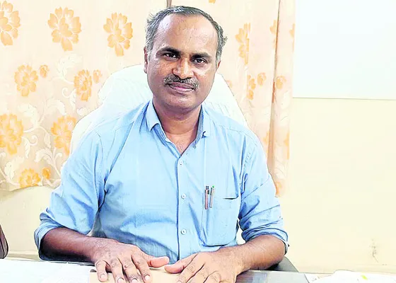 భూములున్నా అడవి కొడుతున్నారు..