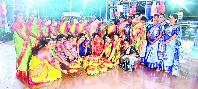 బతుకమ్మ సంబురాలు