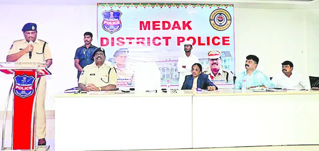 కేసుల ఛేదనపై దృష్టి సారించండి