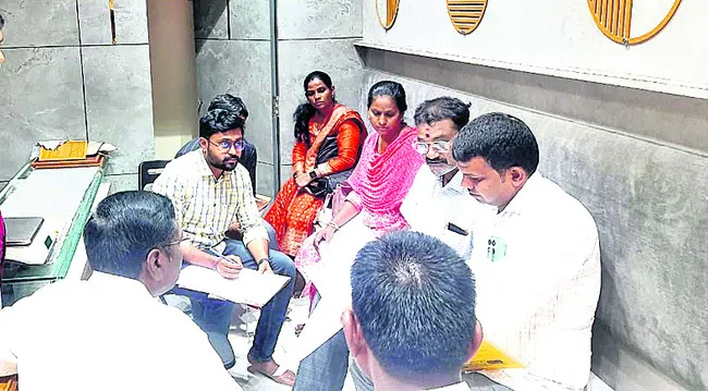 తనిఖీలతో వ్యాపారుల బెంబేలు 