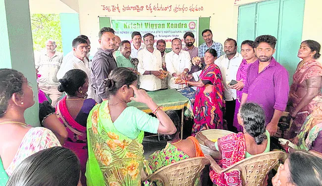 పందెం కోళ్ల పెంపకంపై శిక్షణ 