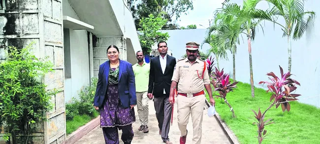 ఖైదీలకు మెరుగైన సేవలు అందించాలి