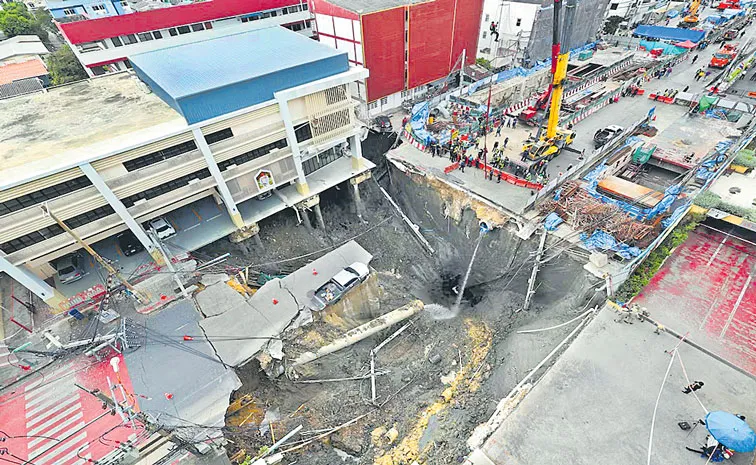Massive sinkhole swallows Bangkok