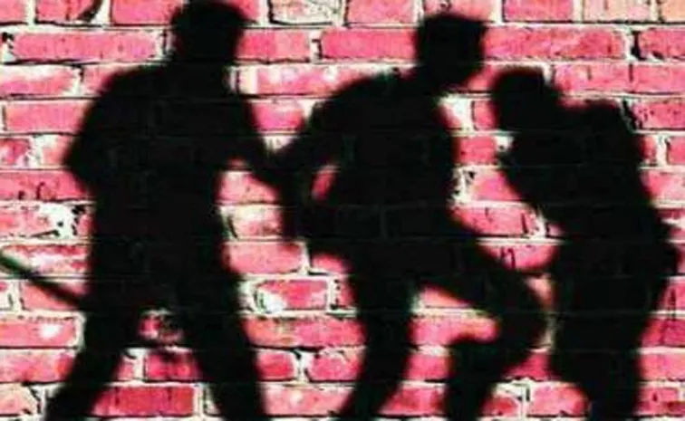 A young man indiscriminately attacked a car driver
