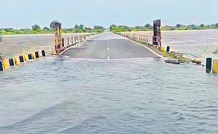 Traffic between the two states halted due to Godavari floods