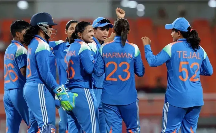 Arundhati Reddy taken off the field on wheelchair, Doubtful for Women's World Cup 2025