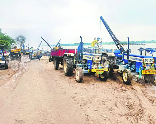 కృష్ణమ్మ విలవిల.. కాసులు గలగల 